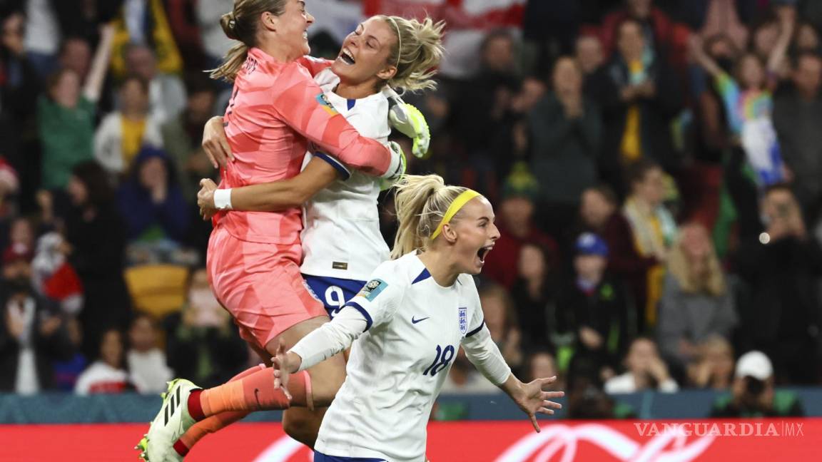 Sufriendo, Inglaterra califica a los Cuartos de Final del Mundial Femenino