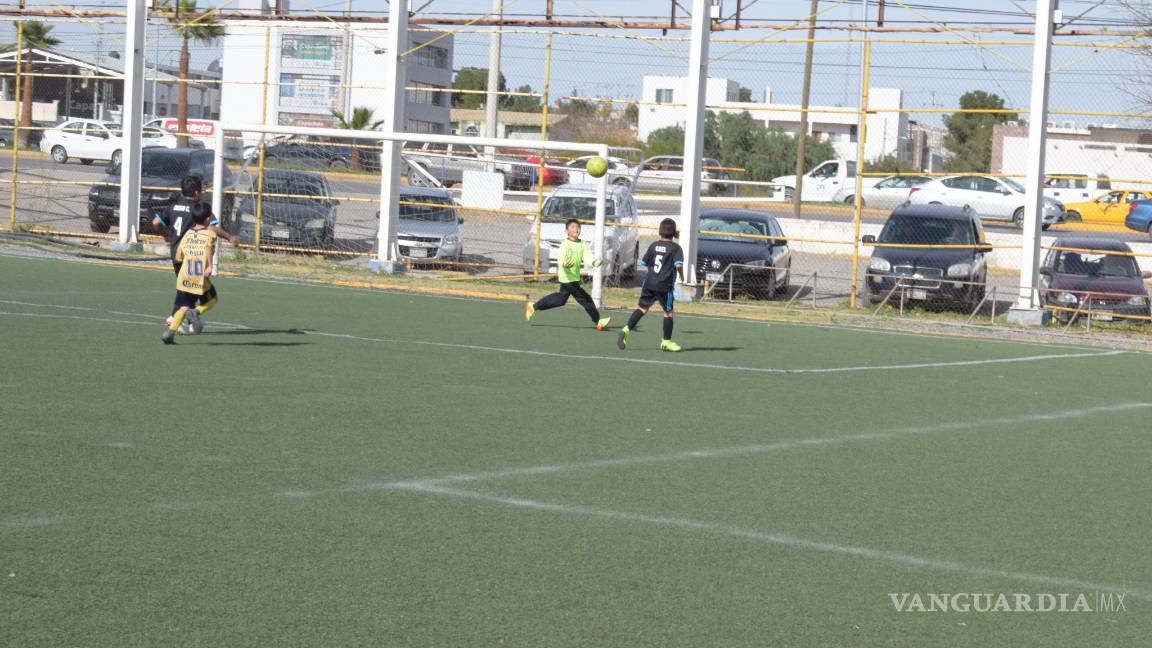 $!Colegio San José le da la vuelta a Pumas Saltillo y sacan una importante victoria en la Copa Navideña Rayados Saltillo