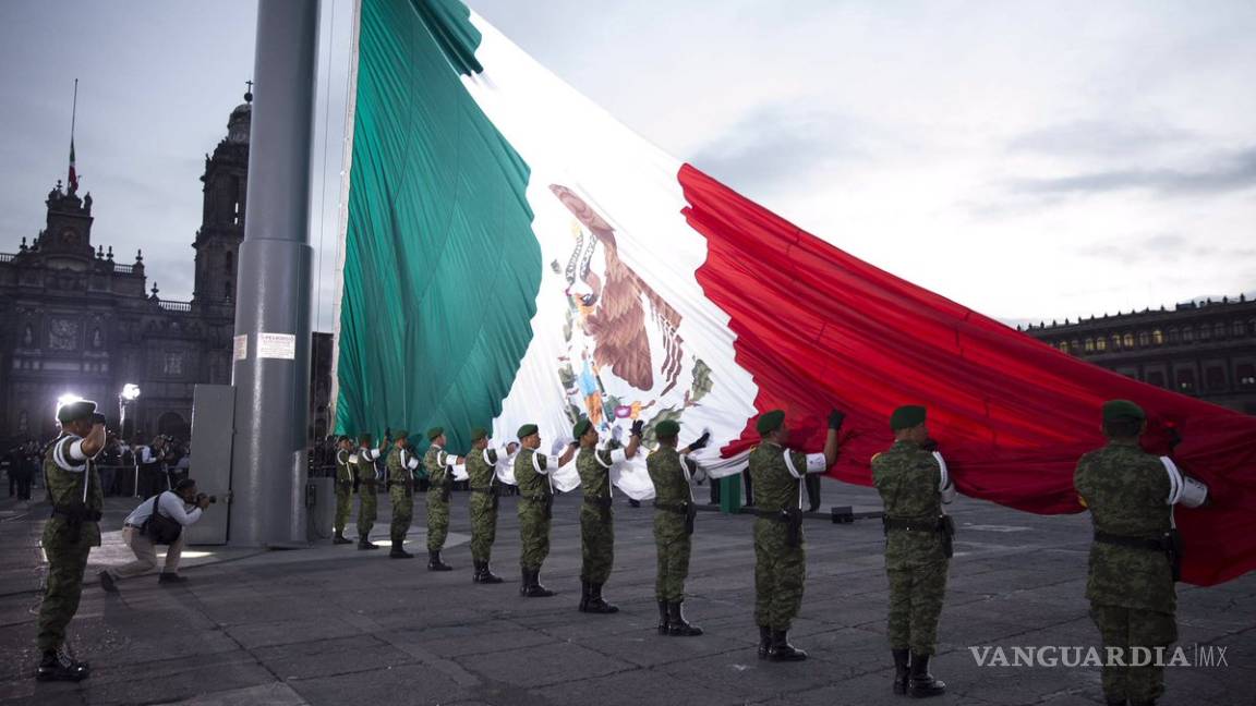 Izan bandera a media asta en el Zócalo por sismo del 85