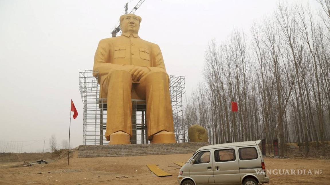 $!Erigen gigantesca estatua del dictador Mao Zedong