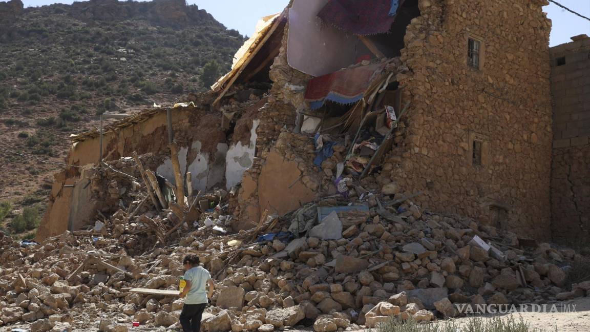 Al salvar a su bebé, hombre pierde las piernas en terremoto de Marruecos