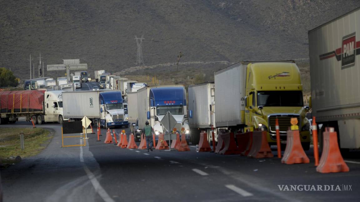 En Torreón revisan tráileres y autobuses en busca migrantes sin documentación