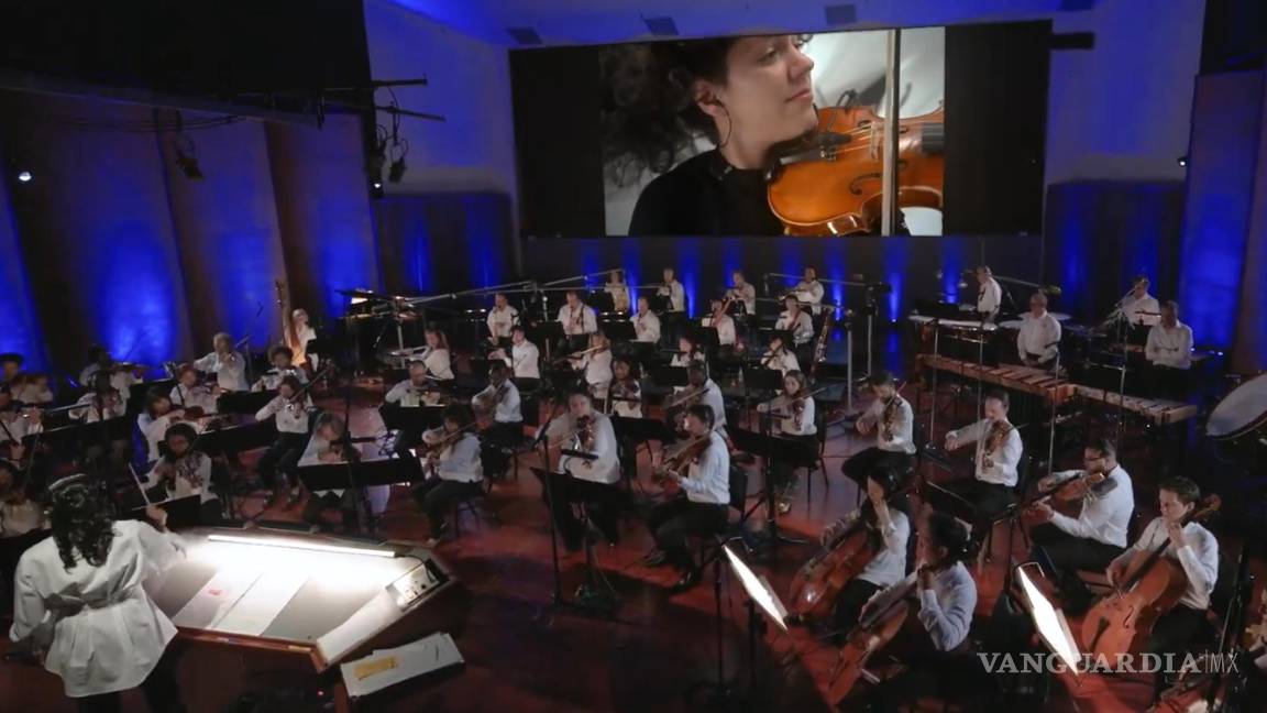 $!Sarah Gillis junto a otras orquestas tocaron la canción, llamada ‘El tema de Rey’ de la banda sonora de la película de 2015 ‘Star Wars: El despertar de la Fuerza’.