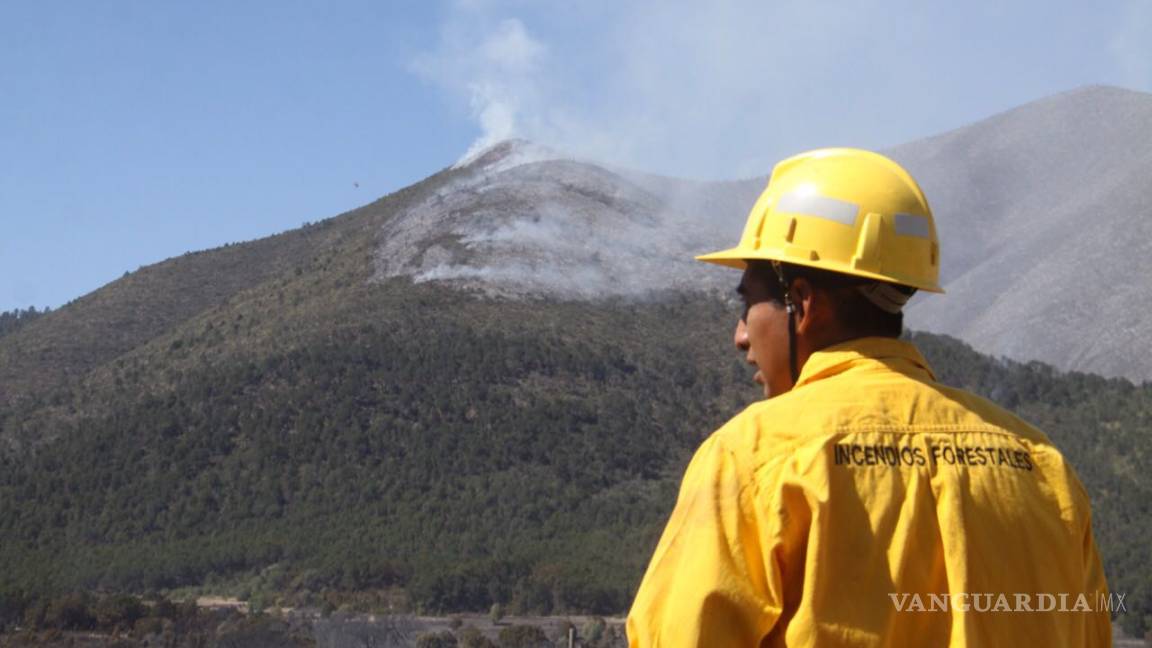 Intensidad de los vientos baja; avanza el combate a incendio en la Sierra de Arteaga