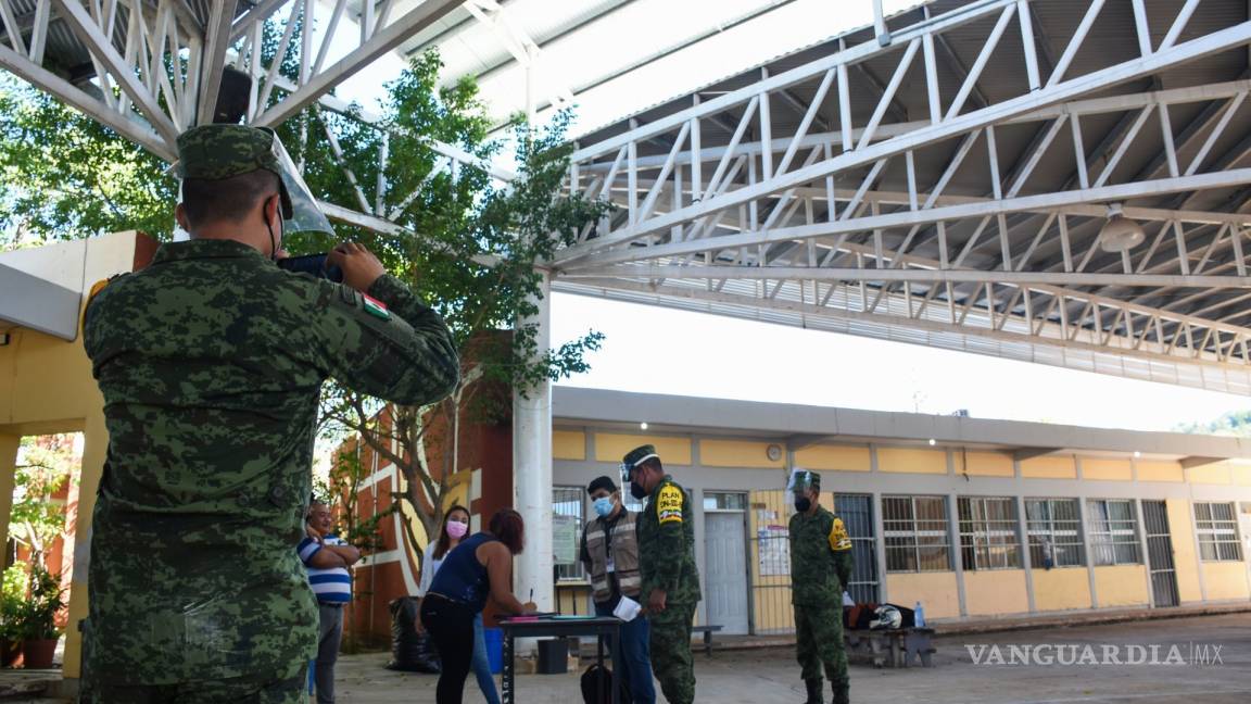 Encabeza Secretaría de Marina vacunación de maestros en Campeche