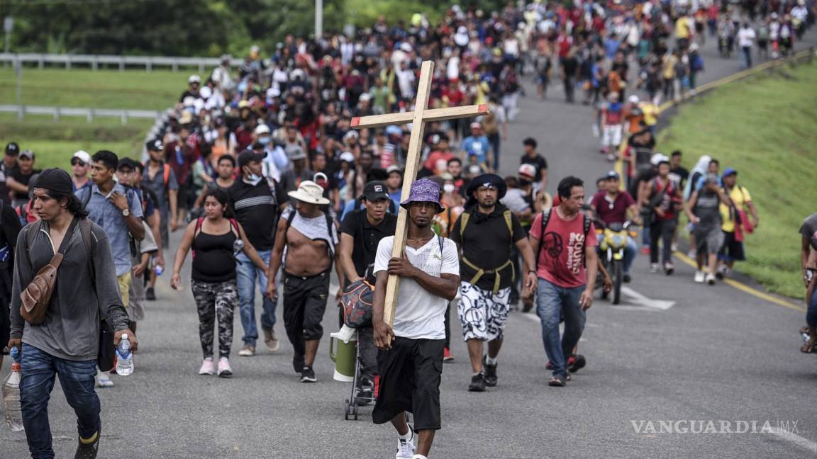 Caravana de migrantes avanza hacia la CDMX