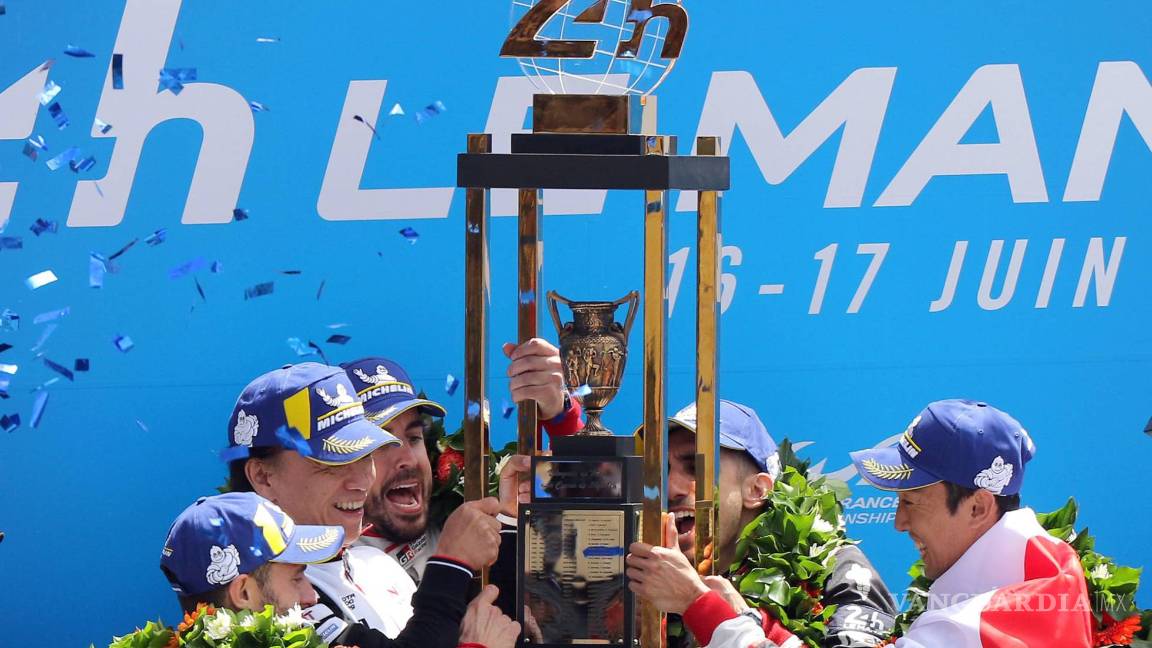 $!Toyota por fin gana las 24 Horas de Le Mans, gracias a Buemi, Nakajima y Fernando Alonso