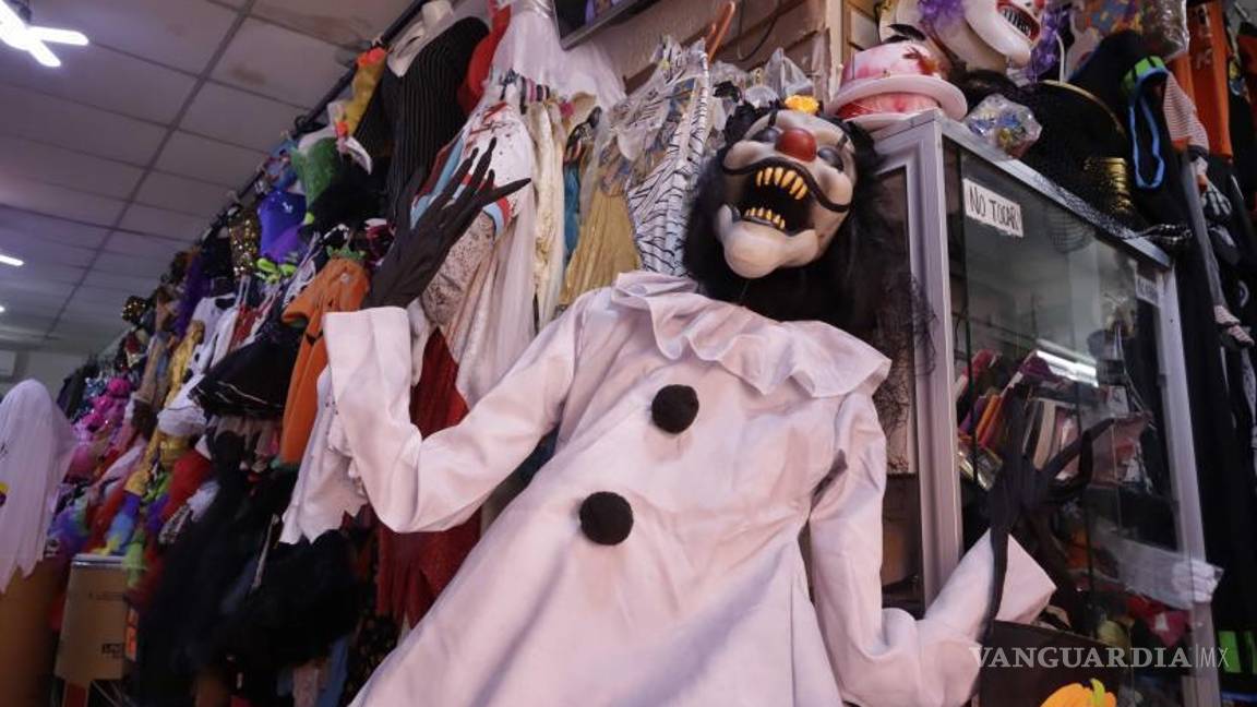 $!Disfraces de Merlina, de la familia Addams, y de la icónica máscara de Scream también están en alta demanda.