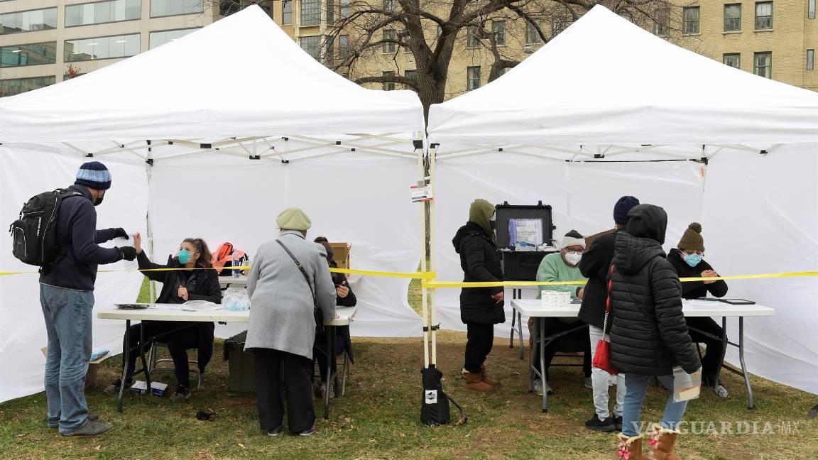 $!Hasta el 15 de diciembre, alrededor de 61% de los casos corresponden a la variante ómicron altamente contagiosa, mientras que 38% eran de la delta.