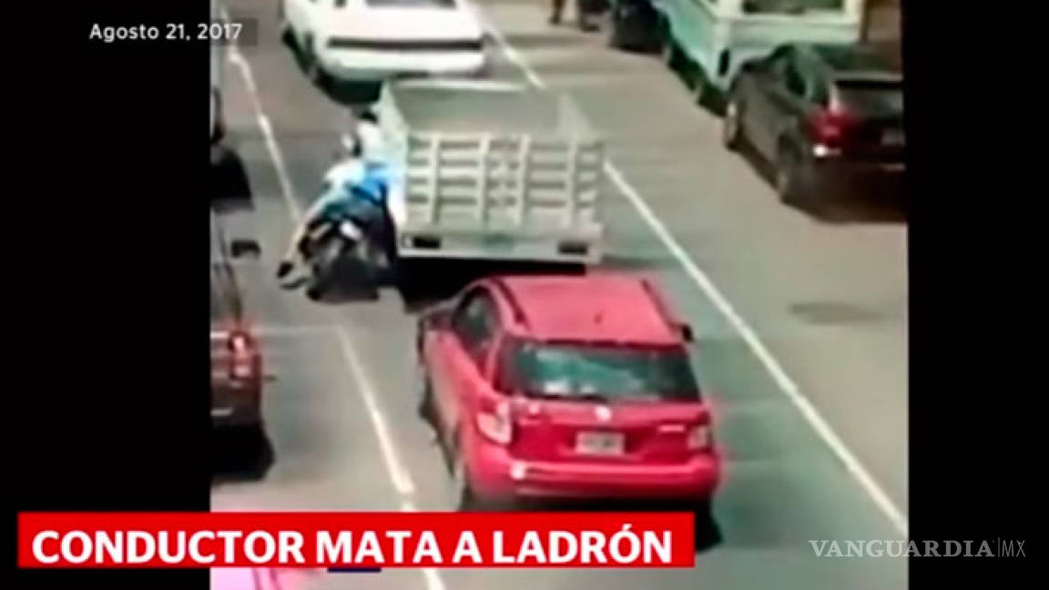 Conductor mata a tiros a asaltante que iba en moto (video)