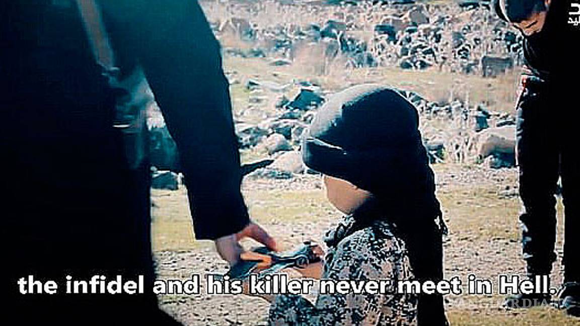 $!El Estado Islámico difunde video donde un niño de 6 años ayuda a sus verdugos