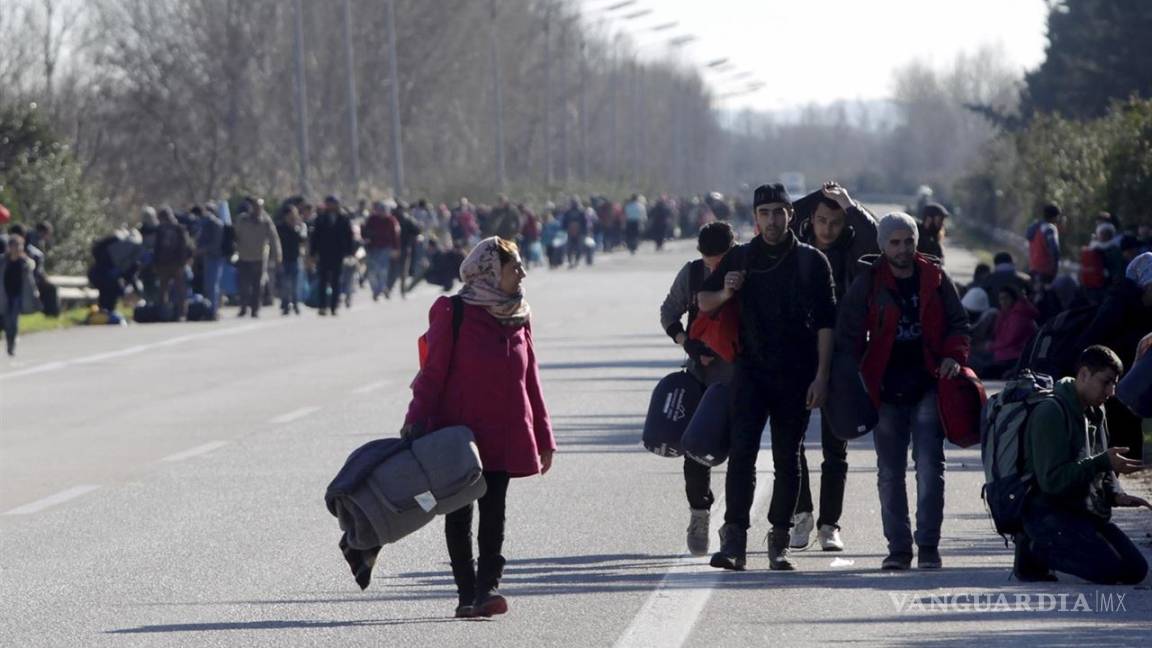 Cientos de migrantes sirios abandonan Grecia