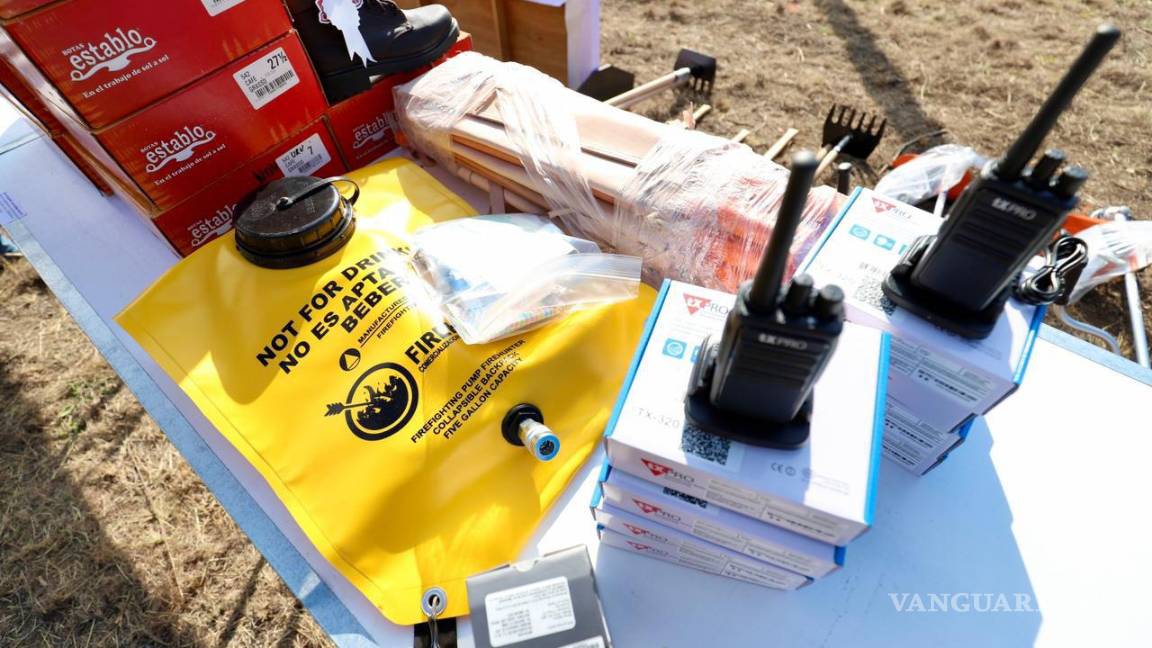 $!Conafor y autoridades estatales otorgaron herramientas especializadas y diplomas de capacitación a brigadistas de Arteaga.