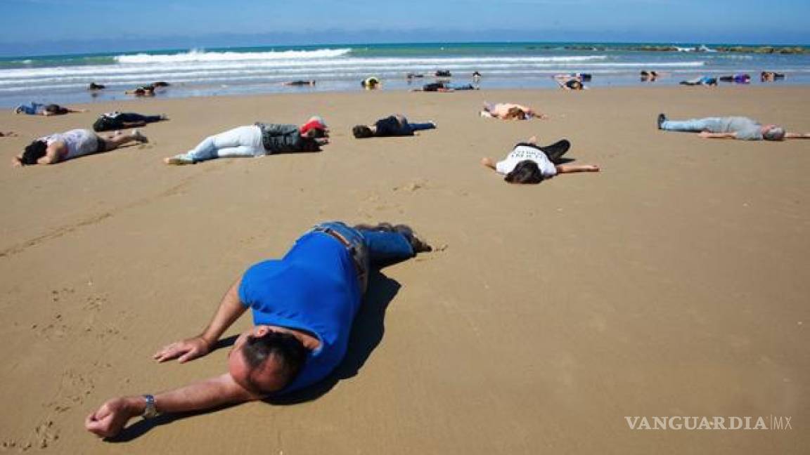 Playa española se cubre con &quot;cadáveres&quot;