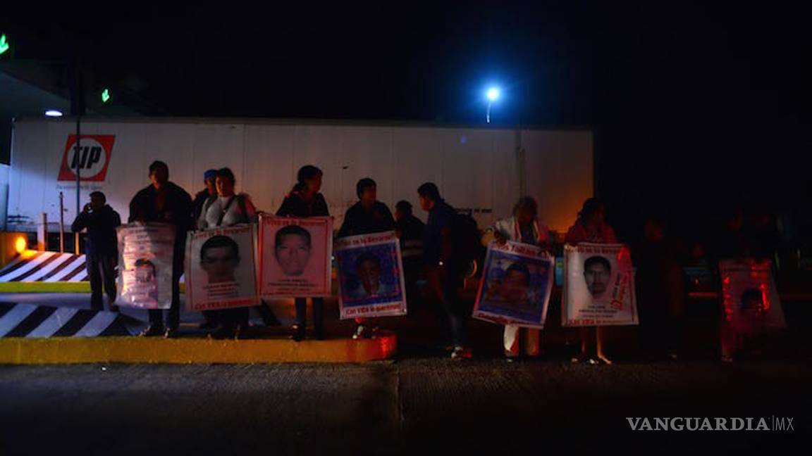 $!Denuncian padres de los 43 agresión en caseta San Martín Texmelucan