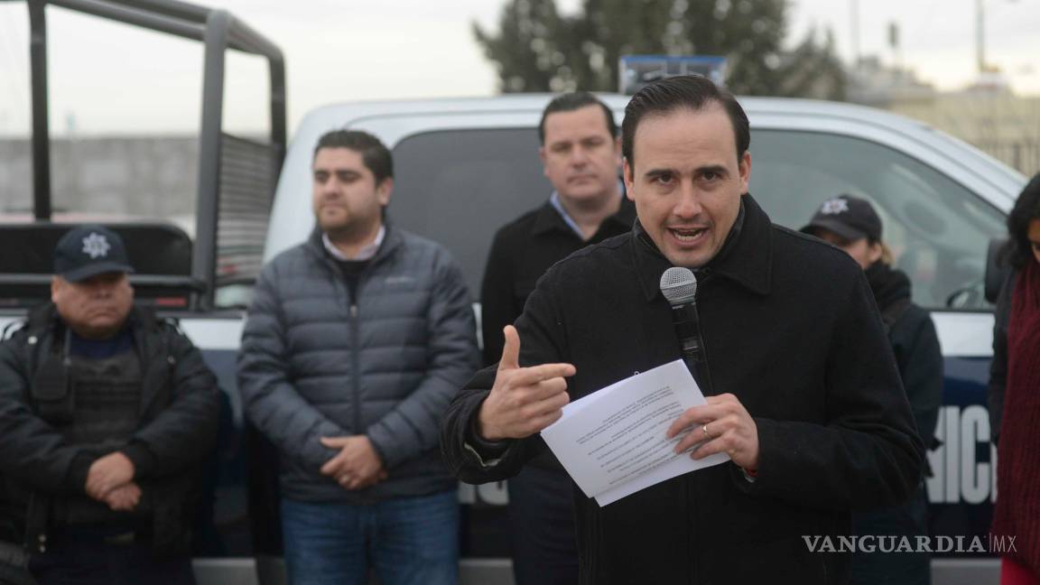 $!Entrega Alcalde de Saltillo patrullas en la colonia Mirasierra