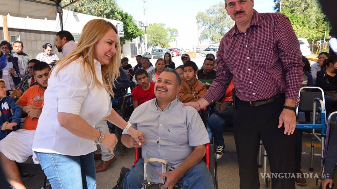 Entrega el DIF estatal 30 prótesis de pierna en Torreón