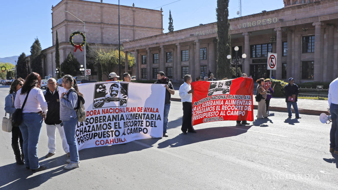 Plantón de campesinos de Coahuila contra política económica de AMLO