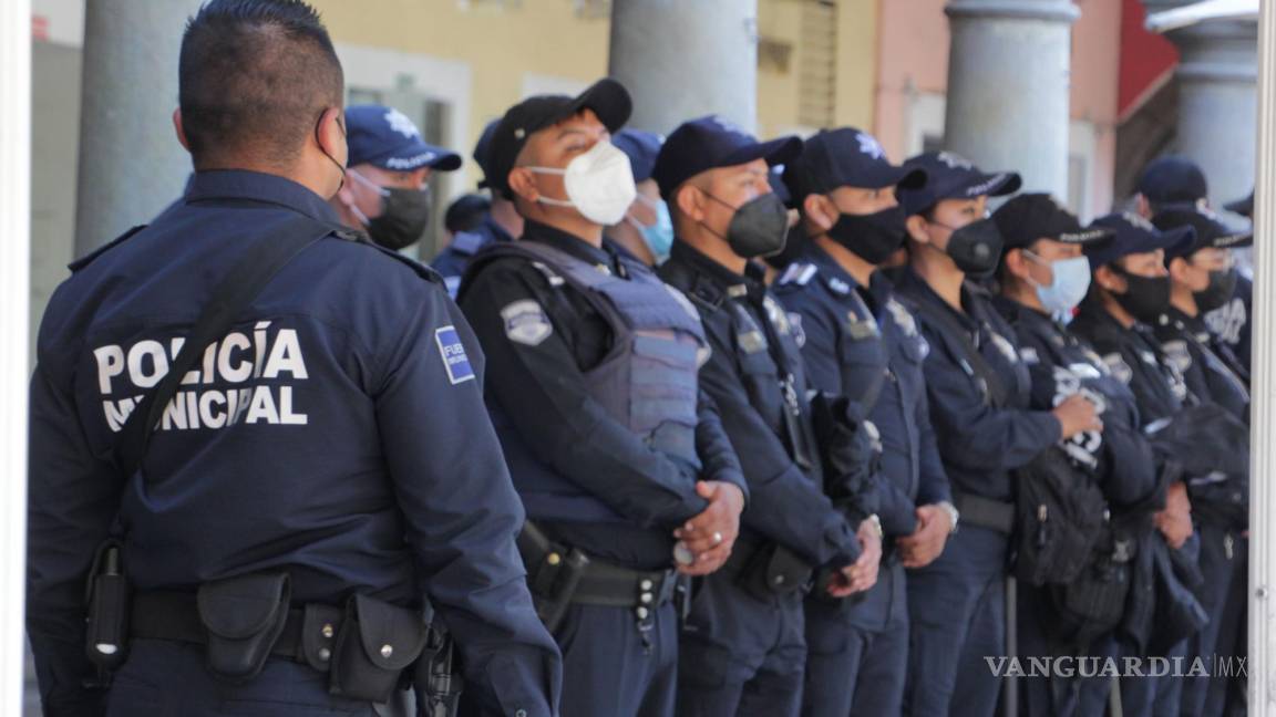 Detienen a ocho policías en Puebla