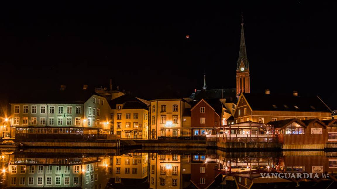 $!Las mejores fotos del eclipse total y la superluna de ayer