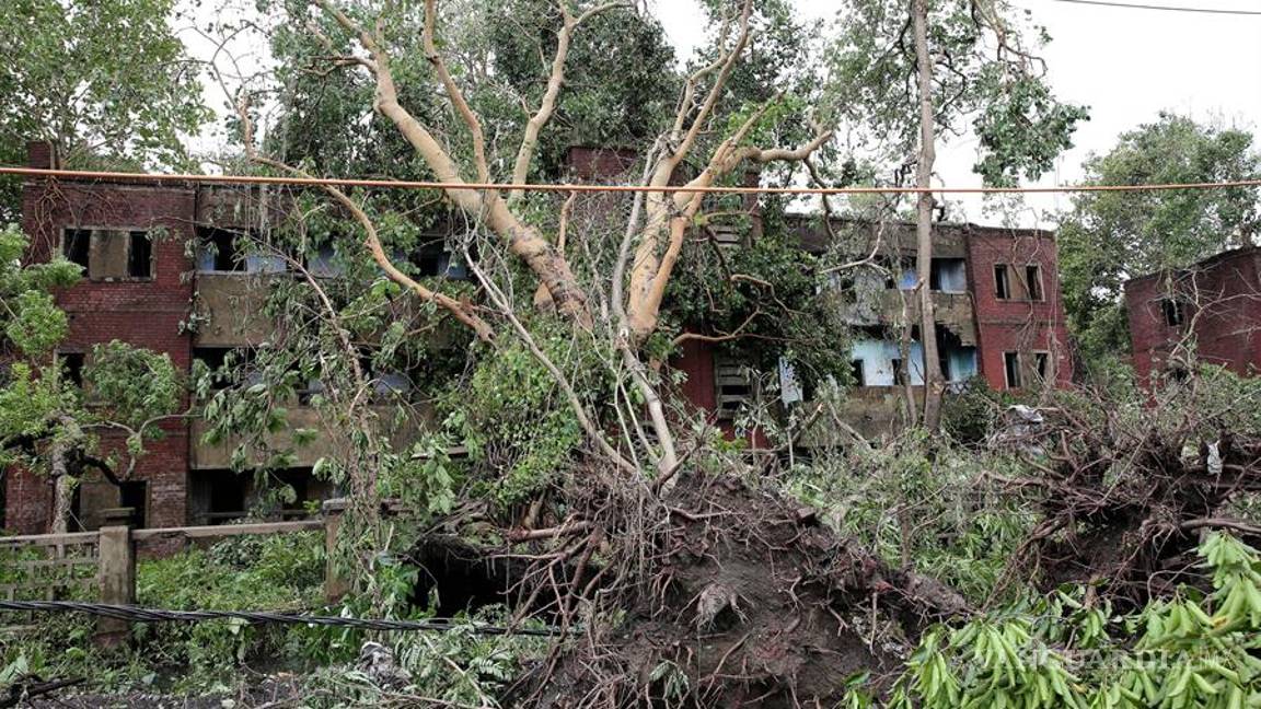 $!Super ciclón Amphan arrasa y destroza todo lo que se interpone en su paso por la India y Bangladesh (fotos)