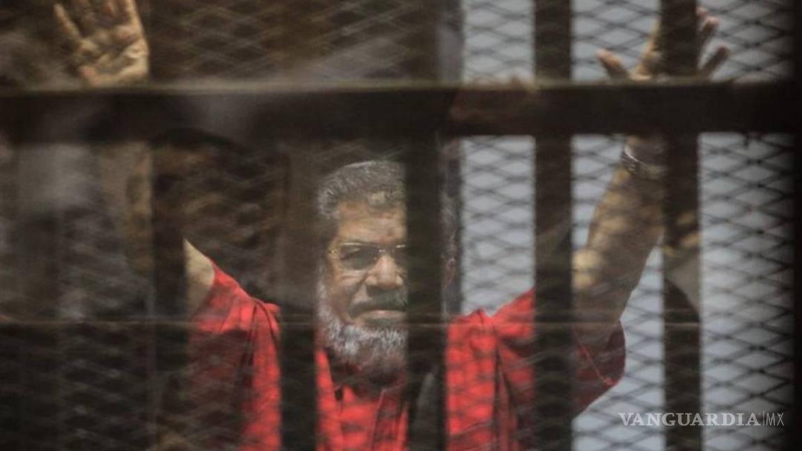 Mursi es condenado a 40 años por filtrar secretos de Estado a Qatar
