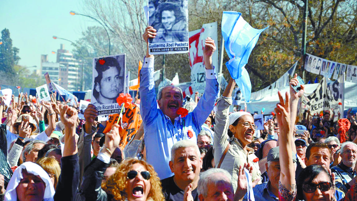 Argentina condena a 28 represores de la dictadura a cadena perpetua