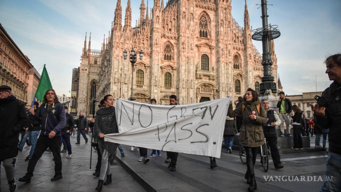 Protestan italianos contra pase laboral de COVID-19