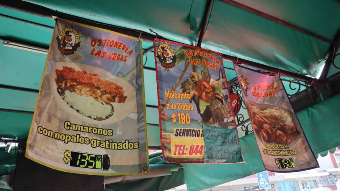 $!Si se come en restaurantes, es importante verificar la limpieza y los permisos correspondientes emitidos por la Secretaría de Salud.