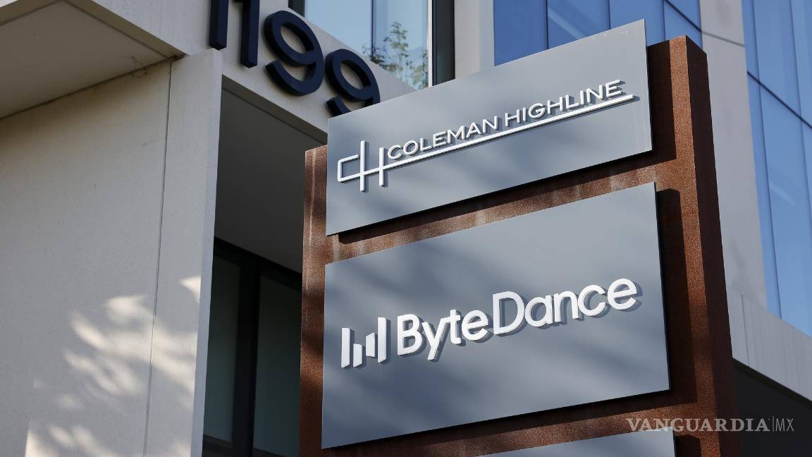 $!Se exhiben carteles afuera de la sede corporativa de ByteDance, la empresa matriz de TikTok, en San José, California.