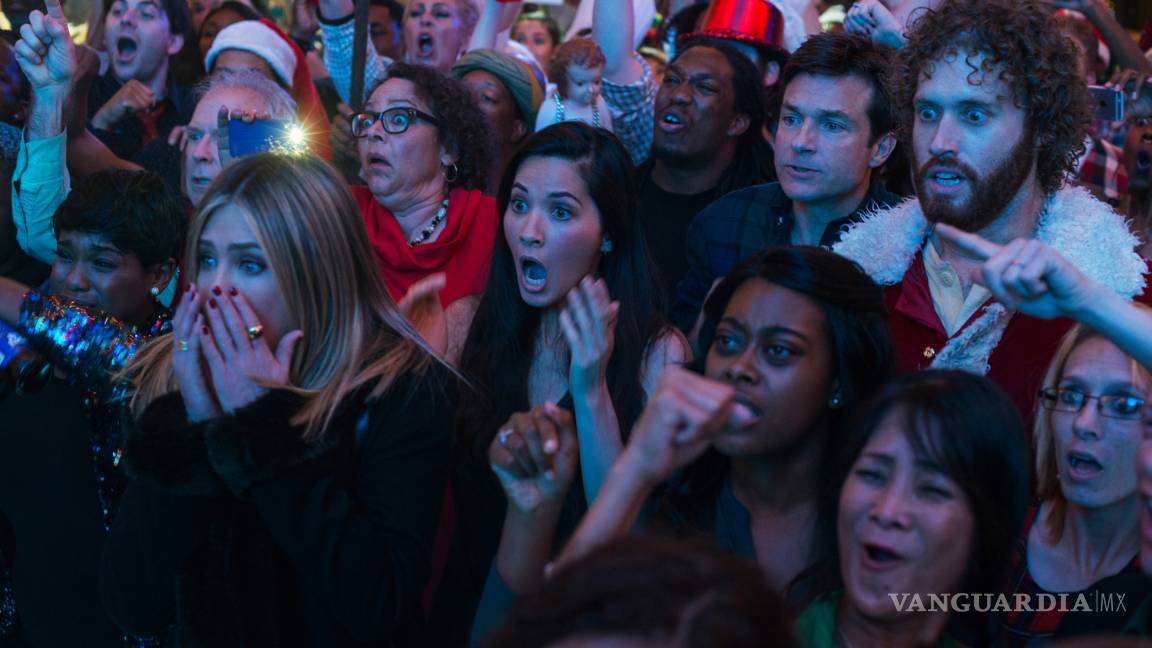 $!‘Fiesta de Navidad en la Oficina’: Festejando entre borrachos
