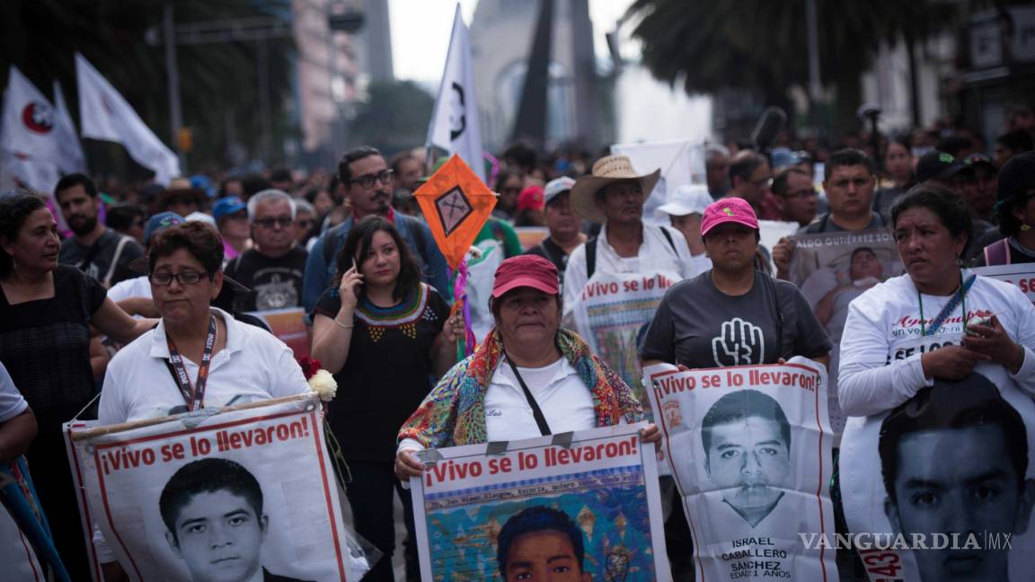 &quot;Seguiremos exigiendo justicia&quot;, dicen padres de los 43 normalistas de Ayotzinapa