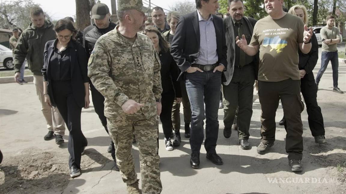 Llegan de visita “sorpresa” Justin Trudeau y Jill Biden a Ucrania y recorren zona; arriban tras bombardeo que mató a 60