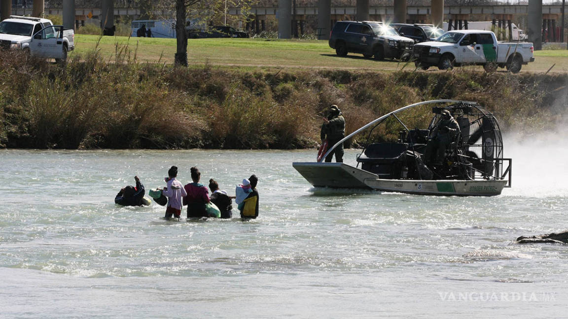 Ocho migrantes más intentan cruzar el Río Bravo; han realizado más de 30 rescates en la última semana