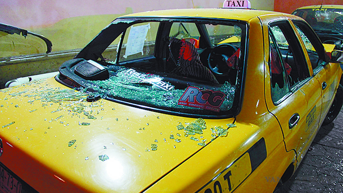 $!Con mazo en mano, pandilleros causan destrozos en posada navideña en Saltillo