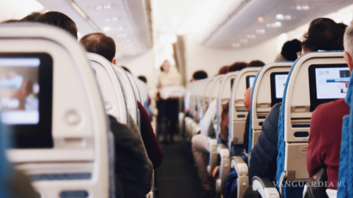 ¿Es mala idea beber alcohol en un avión?
