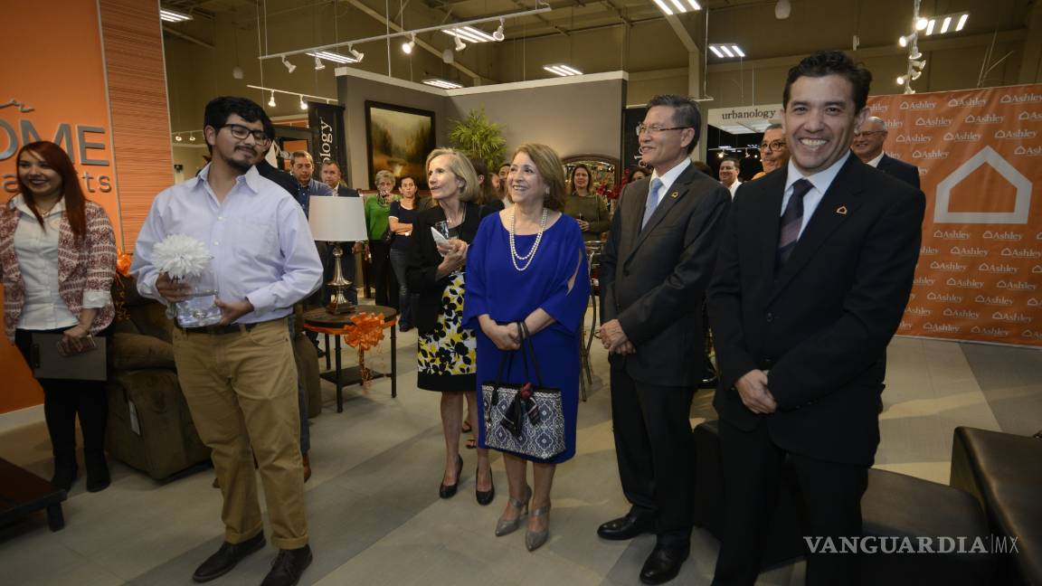 Inauguran en Saltillo la mueblería Ashley