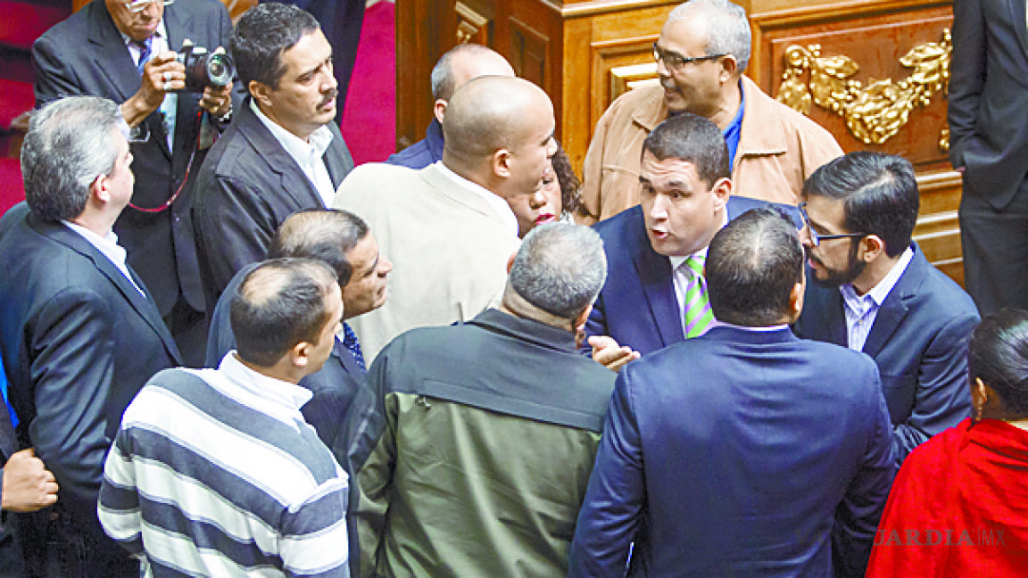 Congreso venezolano acata orden; separa a diputados suspendidos
