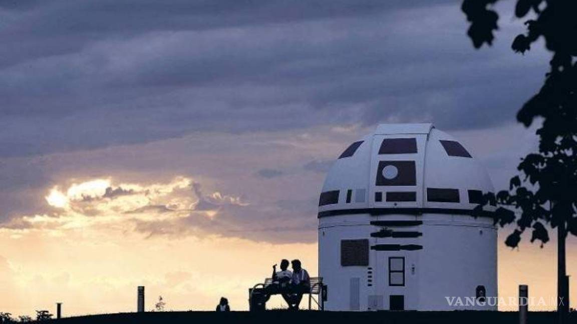$!Fervientes fans de Star Wars convierten un observatorio en un R2-D2 gigante