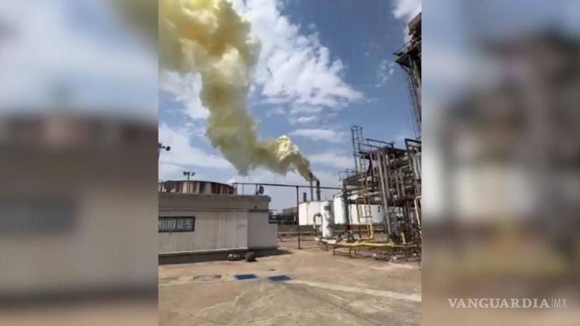 Mueren en refinería tres trabajadores de Pemex por fuga de gas