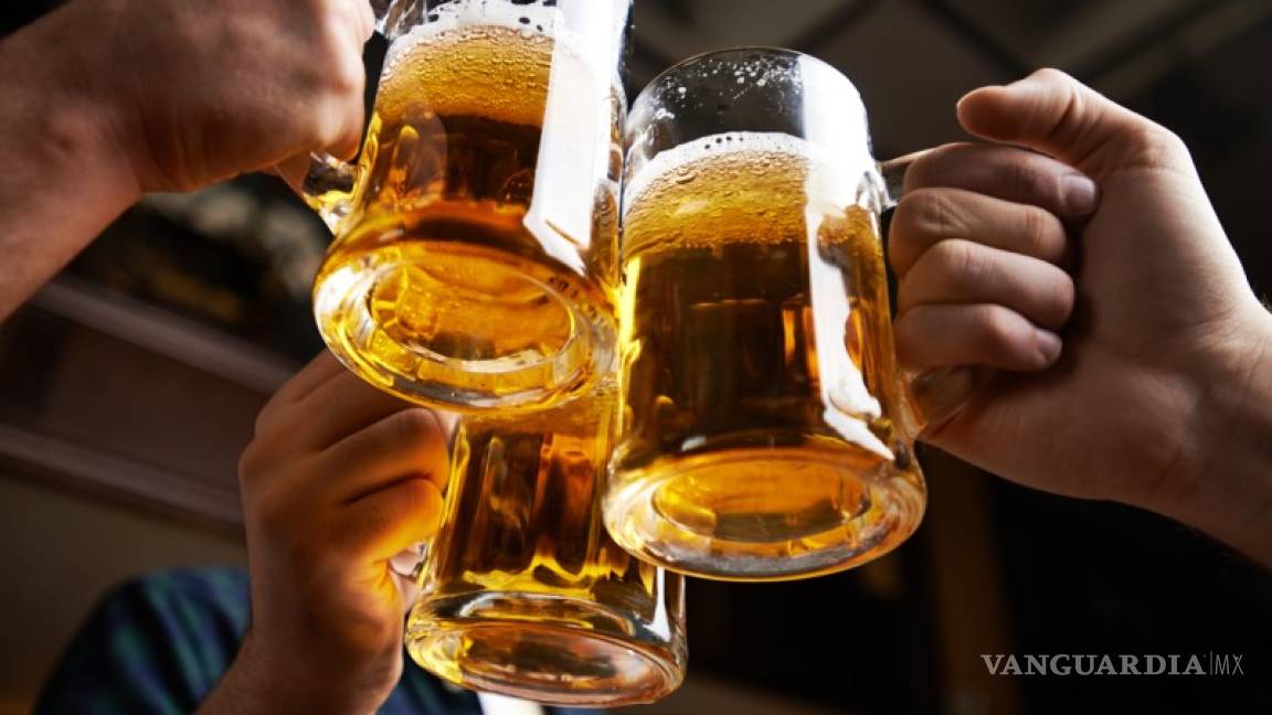 Los mexicanos toman cada vez más cerveza 'light'