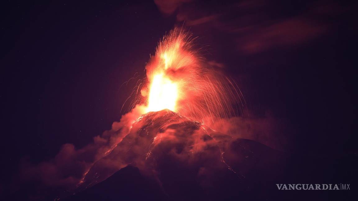 El Volcán de Fuego de Guatemala en ‘erupción masiva’; autoridades recomiendan evacuación