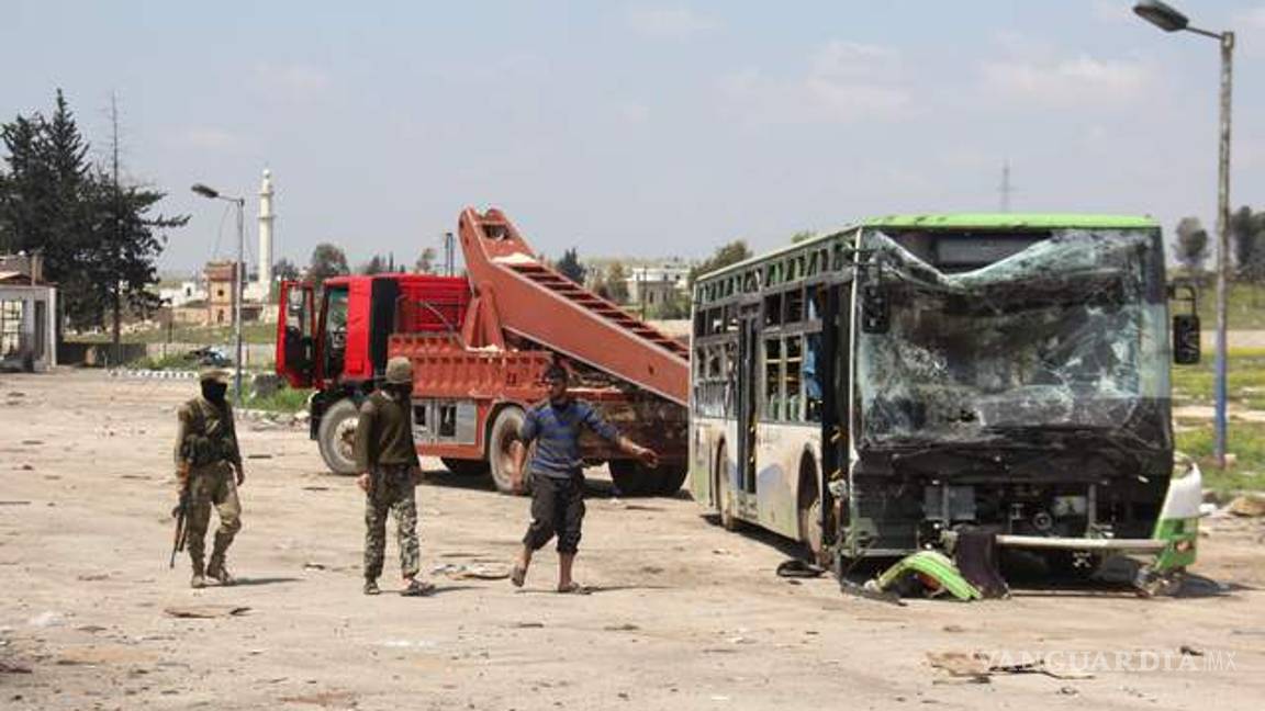 $!Más de 120 muertos, entre ellos 68 niños, deja ataque contra convoy de sirios evacuados