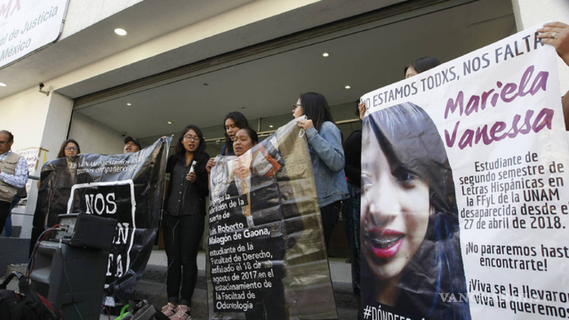 Madres de víctimas de feminicidio 'clausuran' simbólicamente la PGR