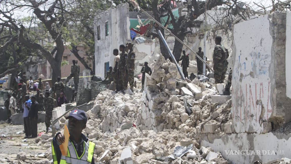 Coche bomba explota cerca del Palacio Presidencial de Somalia; van 22 muertos y 55 heridos