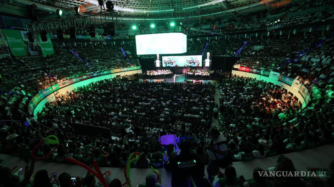 $!El Coliseo Centenario de Torreón lució abarrotado para escuchar al Gobernador.