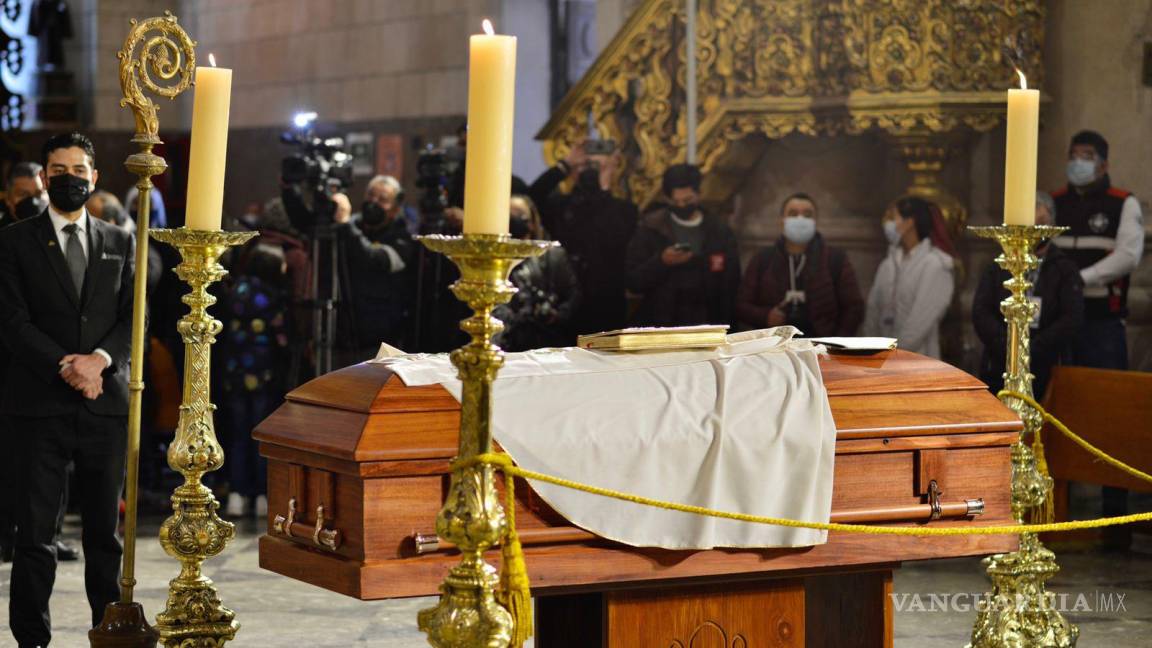 Comienza en Catedral de Santiago en Saltillo funeral del obispo emérito Francisco Villalobos