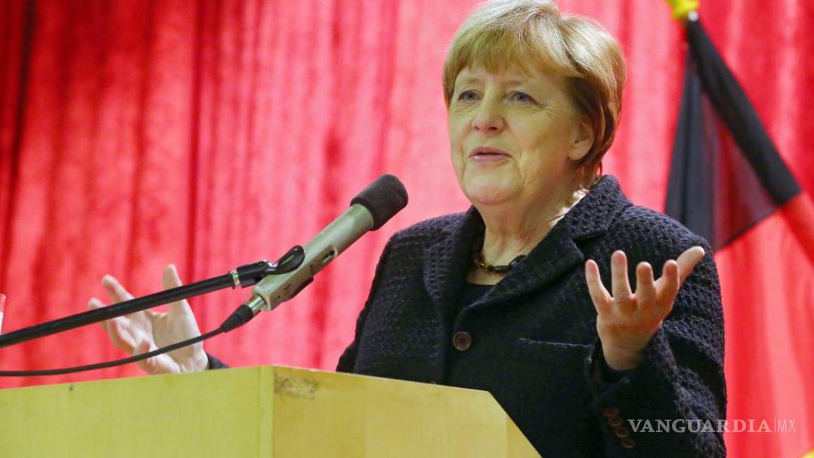 Merkel se aferra a su política de refugiados pese a las críticas