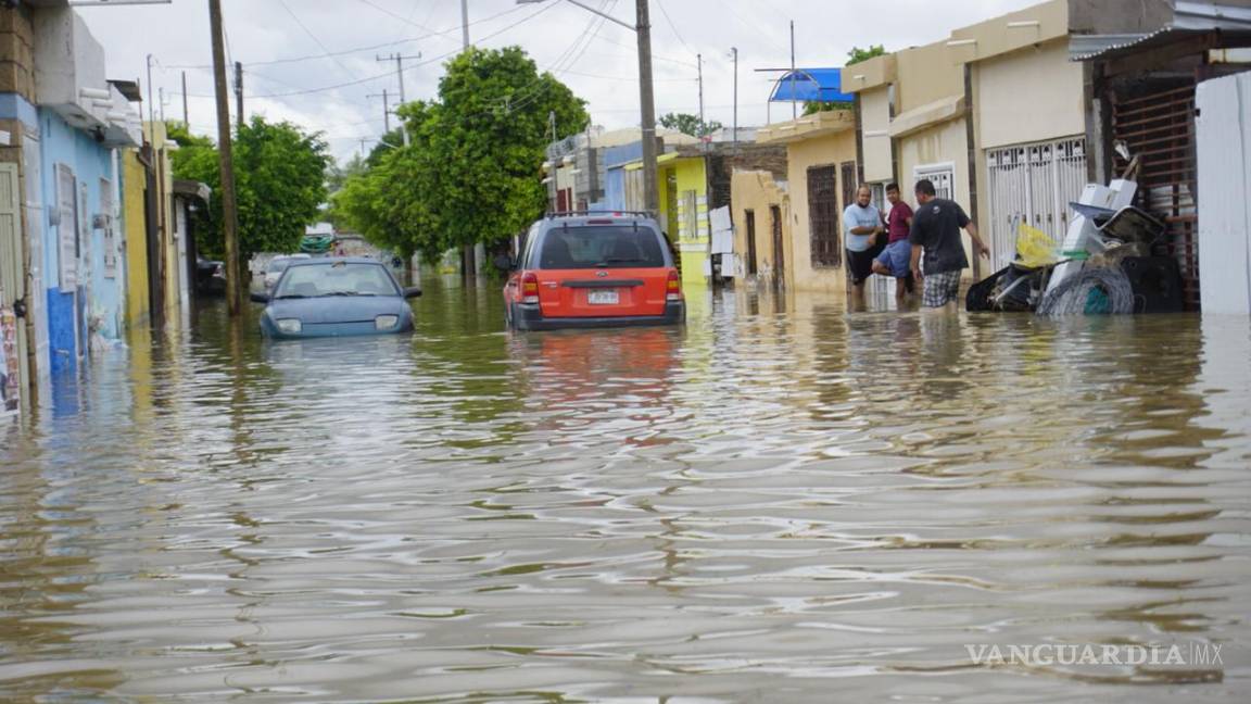 Se intensifican labores de desazolve en colonias de Torreón tras fuertes lluvias