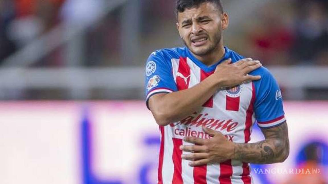 Chivas busca inhabilitar a jugador de Cruz Azul por lesionar a Alexis Vega